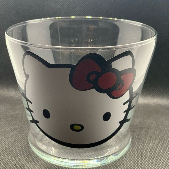 Hello Kitty Makeup Brush Holder - Picture 1 of 3